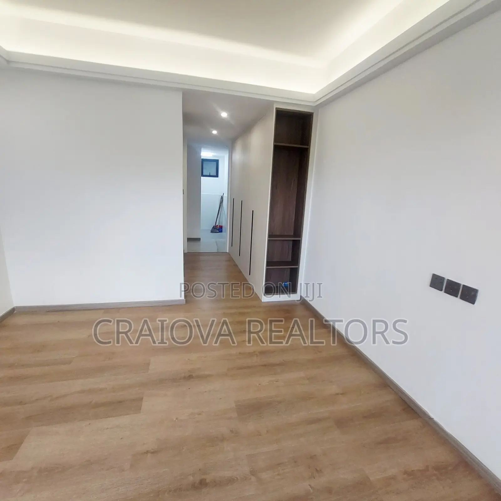 4bdrm Apartment in Raphta Road Area for sale
