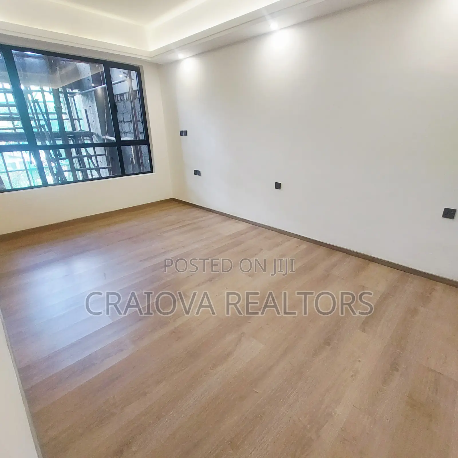 4bdrm Apartment in Raphta Road Area for sale