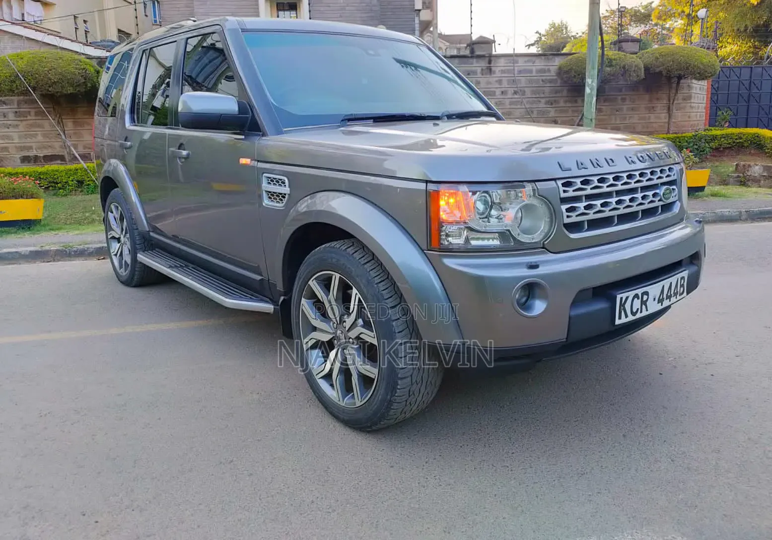 Land Rover Discovery 2011 Gray