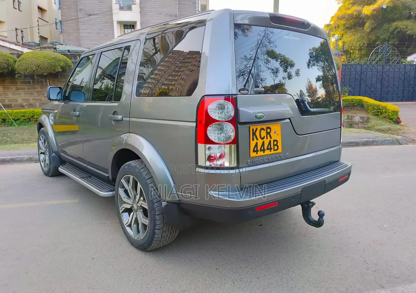 Land Rover Discovery 2011 Gray