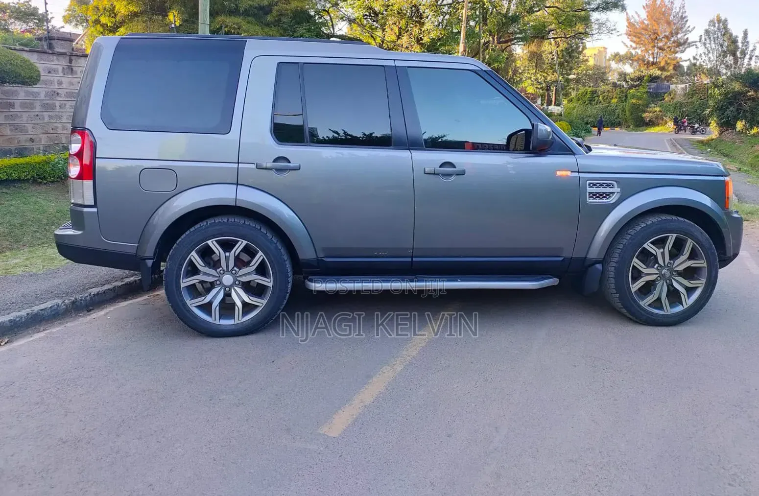 Land Rover Discovery 2011 Gray