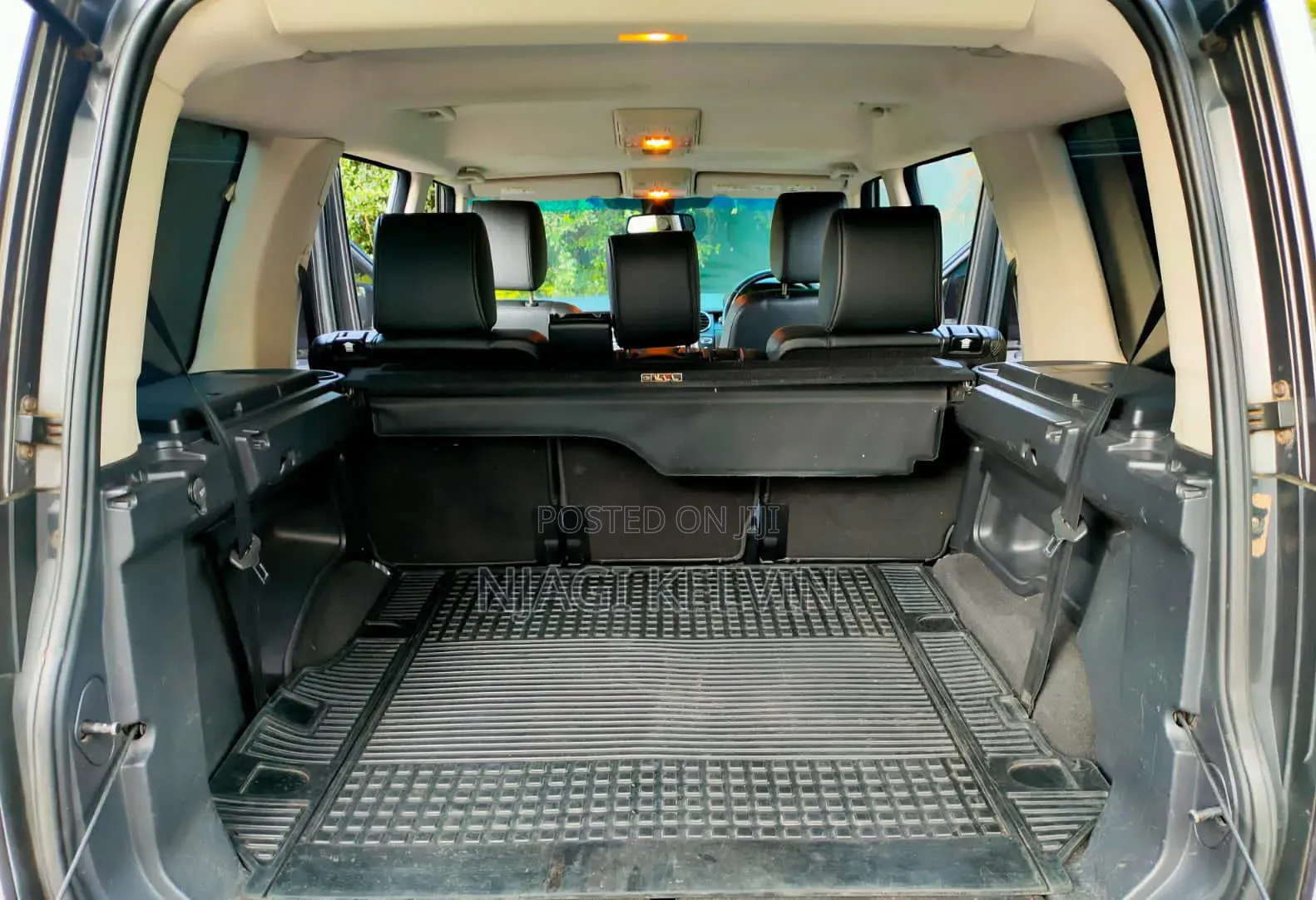 Land Rover Discovery 2011 Gray