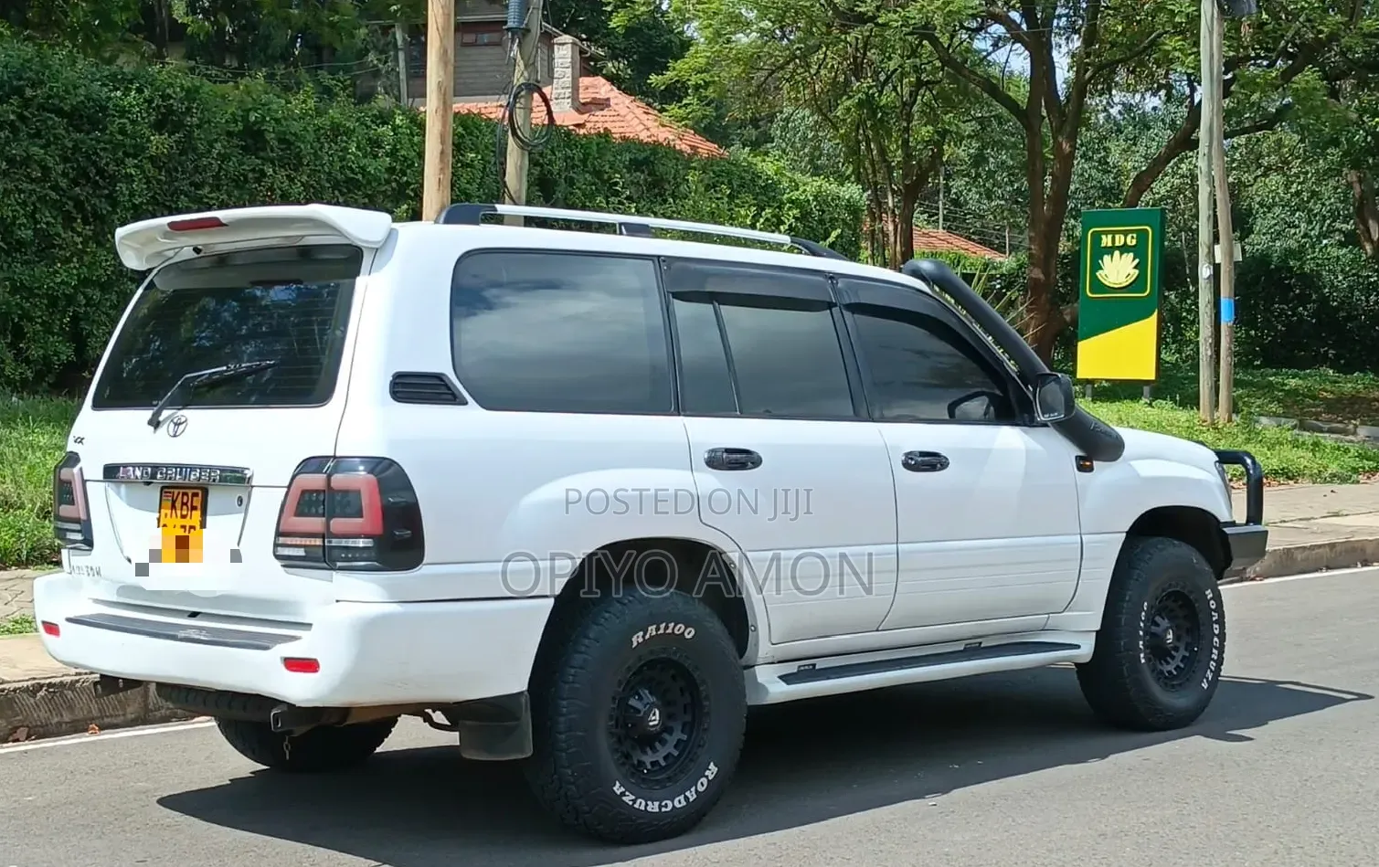 Toyota Land Cruiser 2001 White