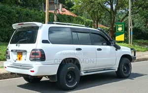 Toyota Land Cruiser 2001 White