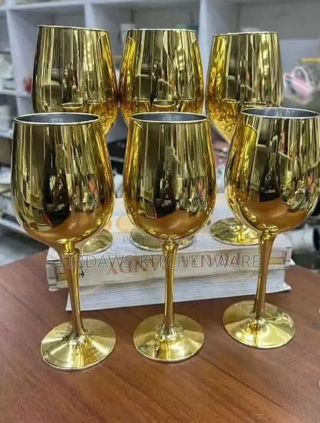 Luxury Mirror-Finish Gold Wine Glasses