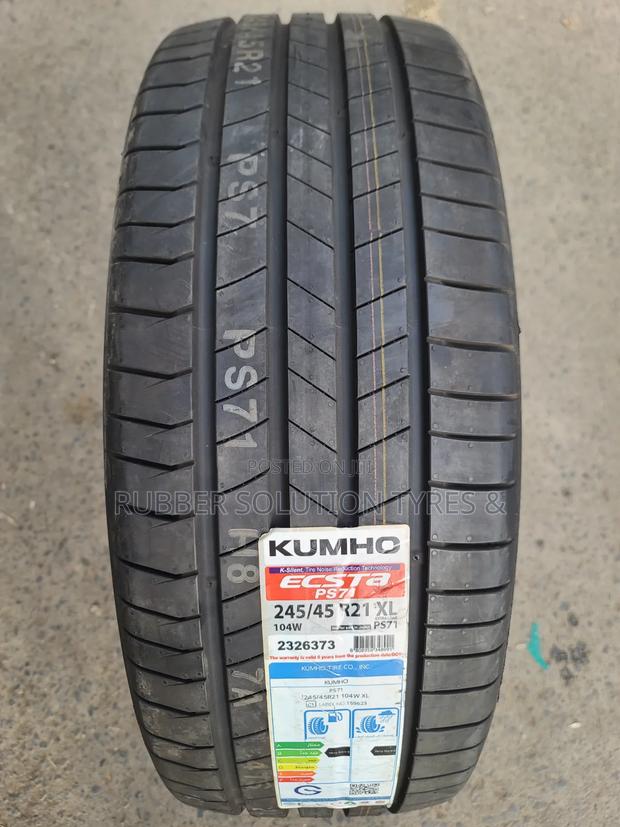 245 /45 R21 Kumho Tyres 104w X/L Escta Ps71