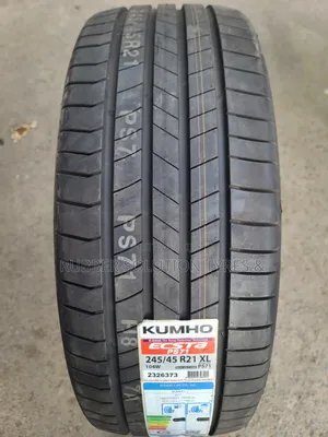 245 /45 R21 Kumho Tyres 104w X/L Escta Ps71