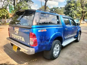 Toyota Hilux 2010 Blue