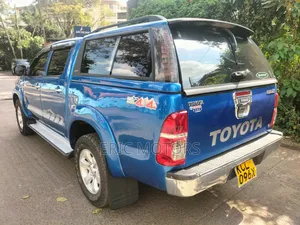 Toyota Hilux 2010 Blue