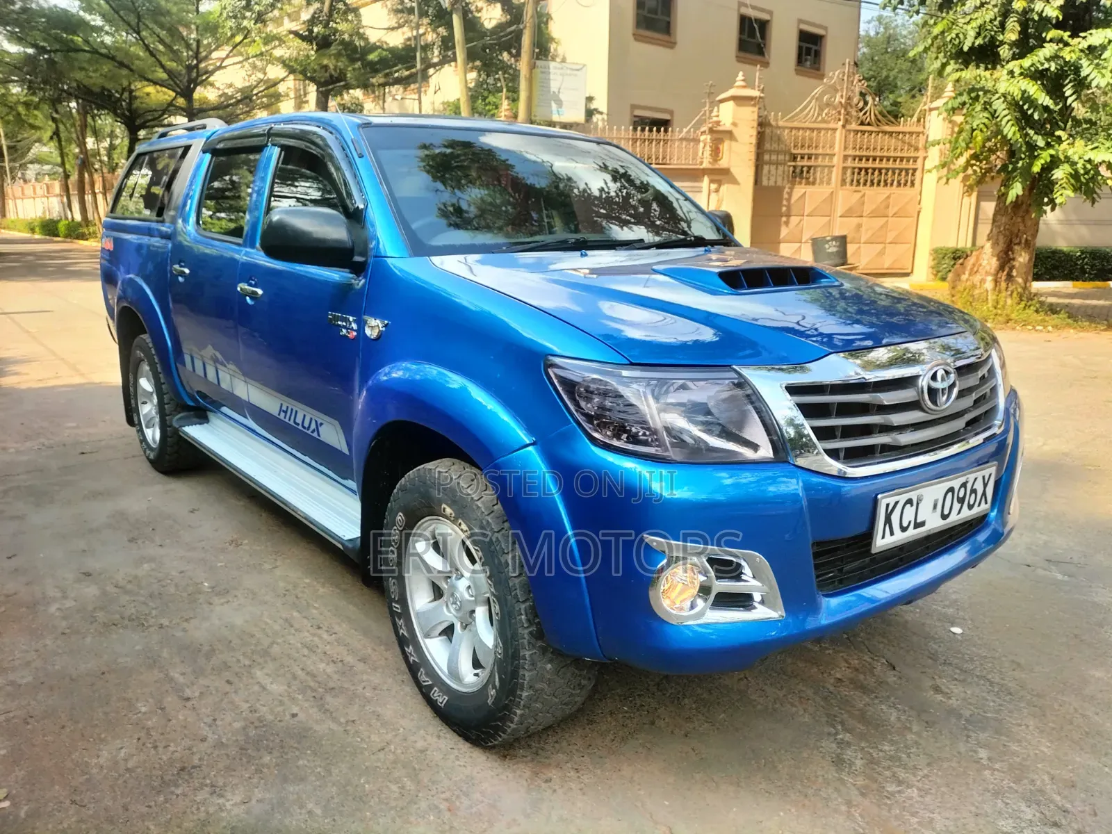 Toyota Hilux 2010 Blue