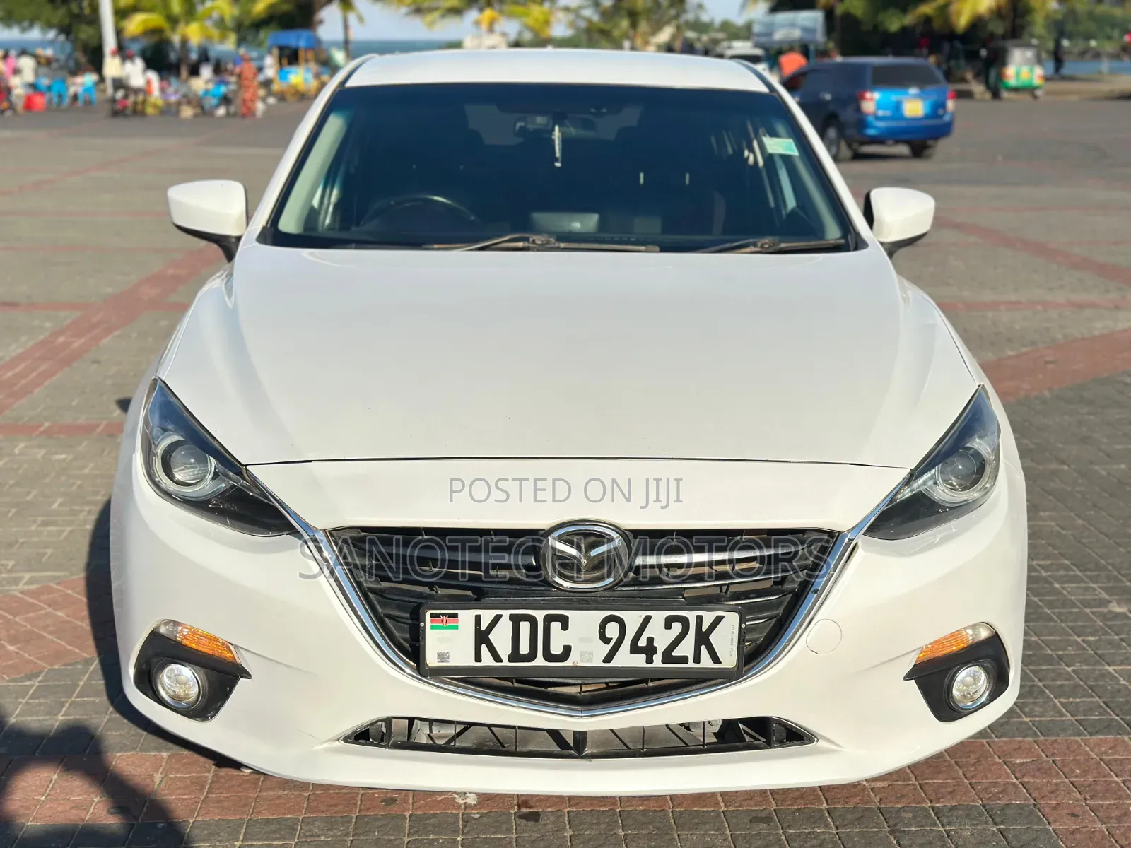 Mazda Axela SV Premium 2014 White