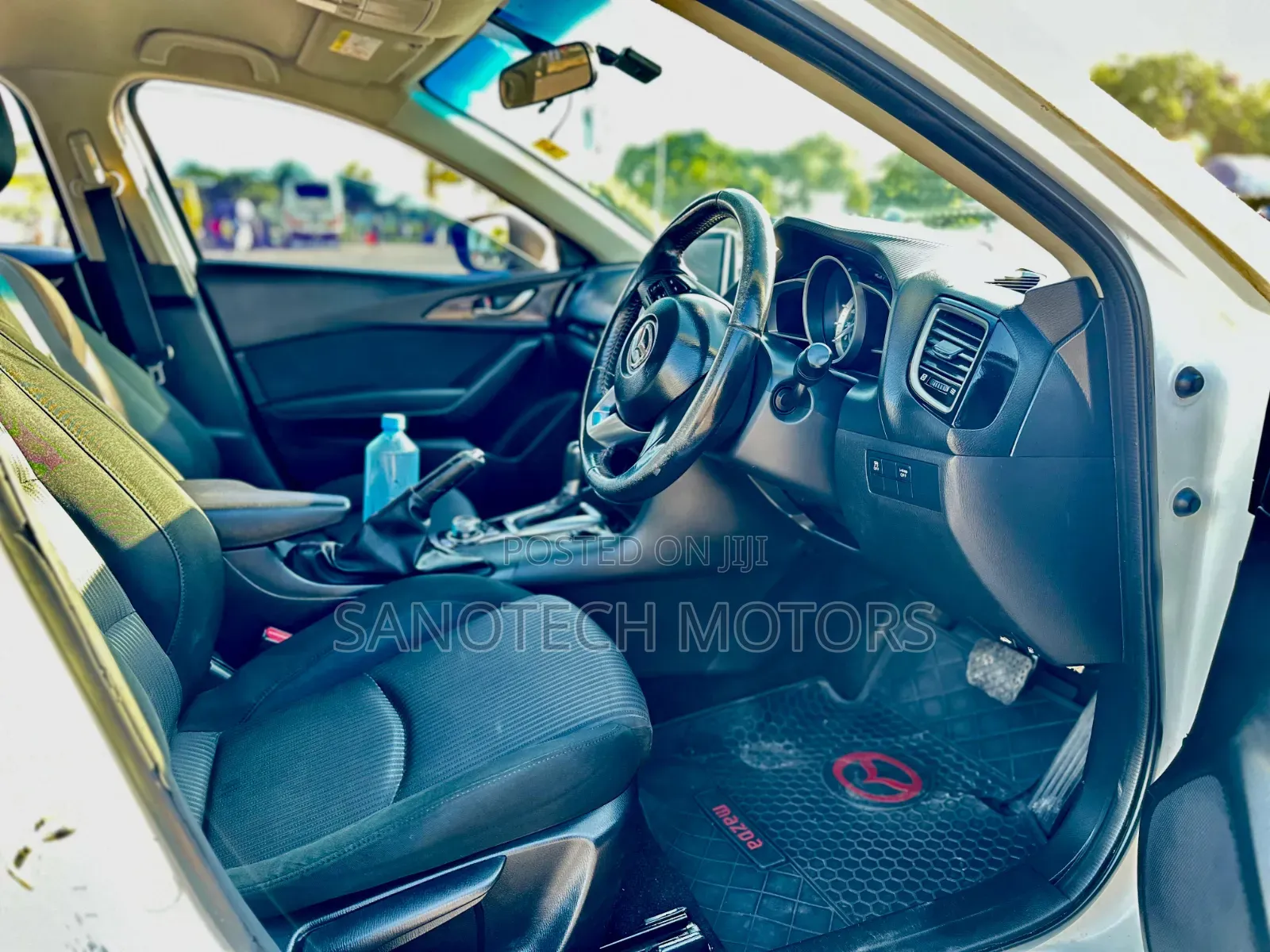 Mazda Axela SV Premium 2014 White