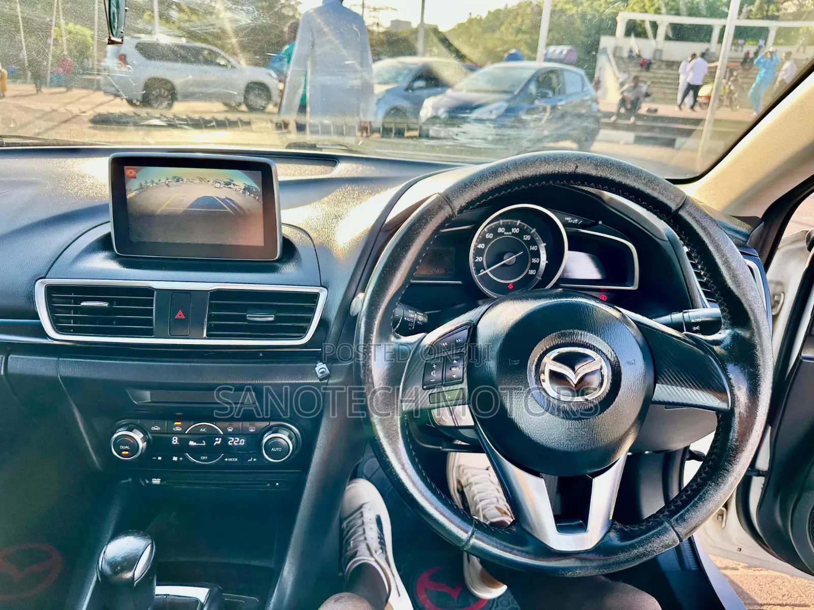 Mazda Axela SV Premium 2014 White