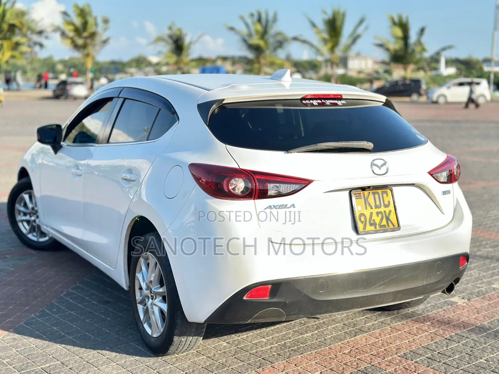 Mazda Axela SV Premium 2014 White