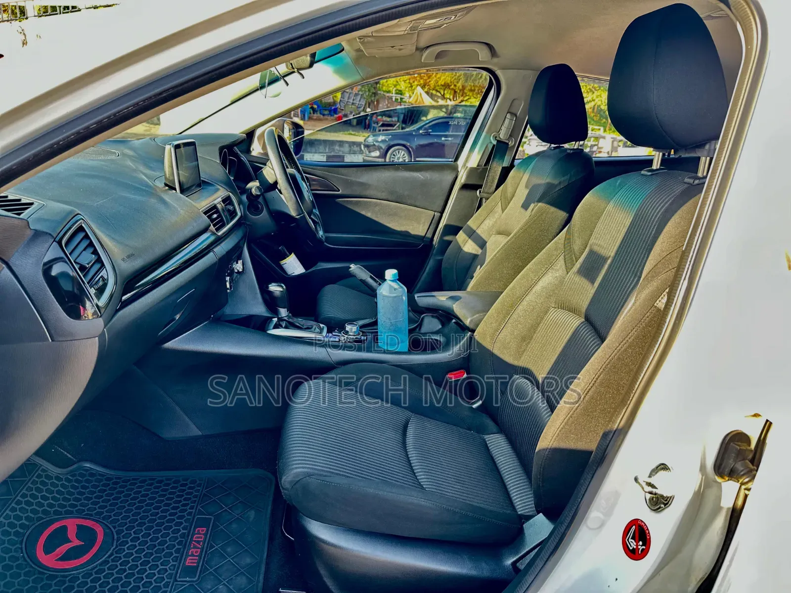 Mazda Axela SV Premium 2014 White