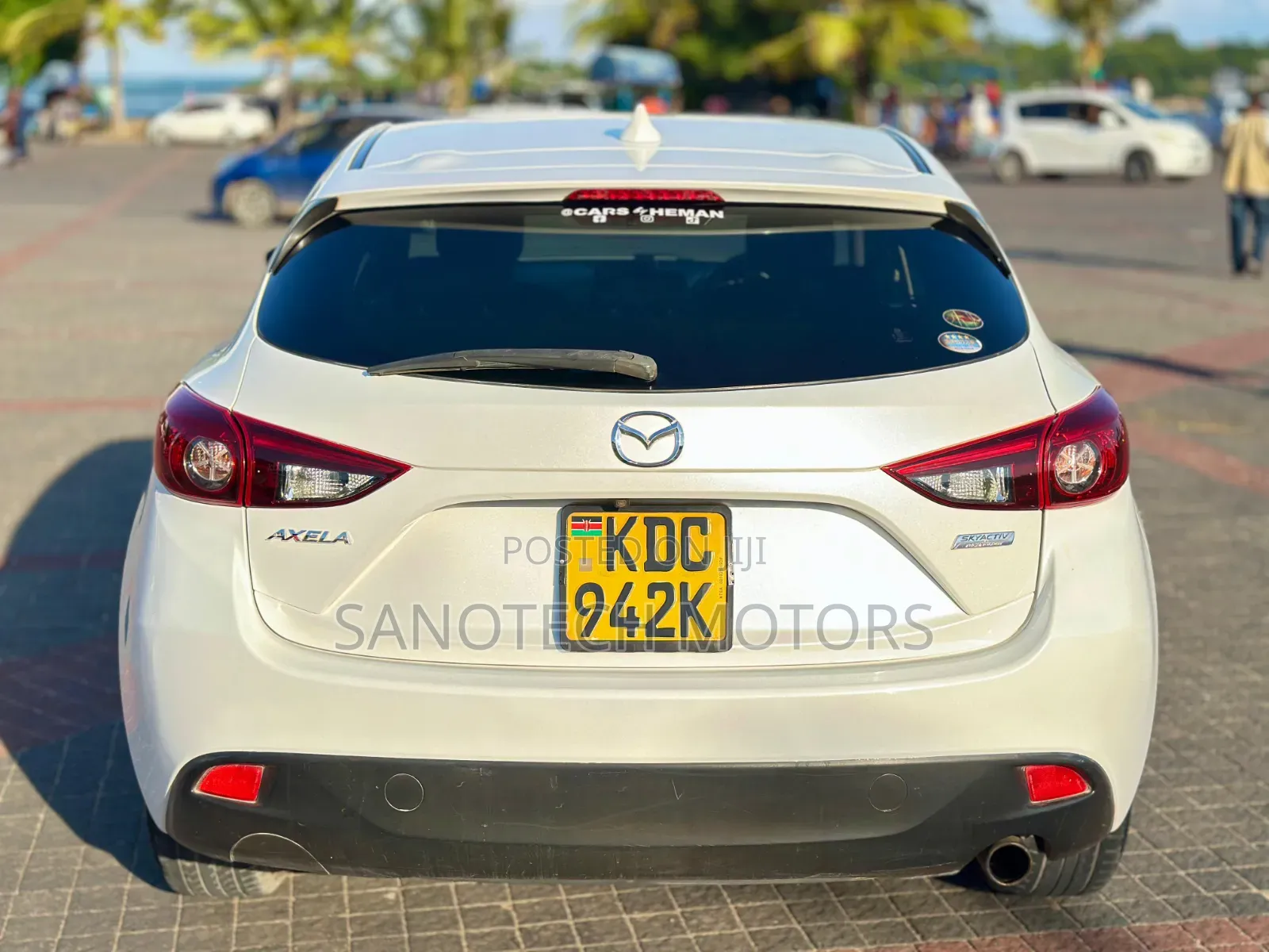 Mazda Axela SV Premium 2014 White