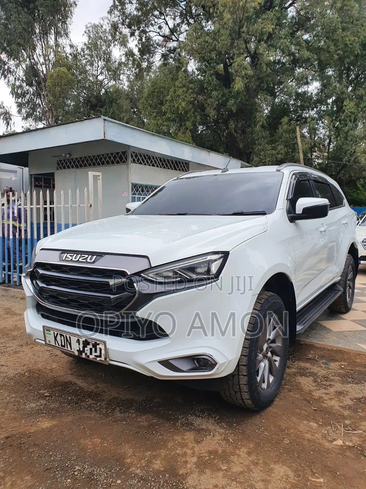 Isuzu MU-X 2023 White