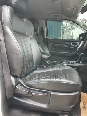 Isuzu MU-X 2023 White
