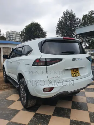 Isuzu MU-X 2023 White