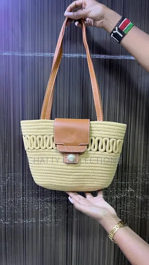 Brown Wooven Rattan Beach Handbags With Leather Straps Design