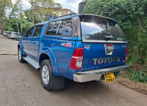 Toyota Hilux 2010 Blue