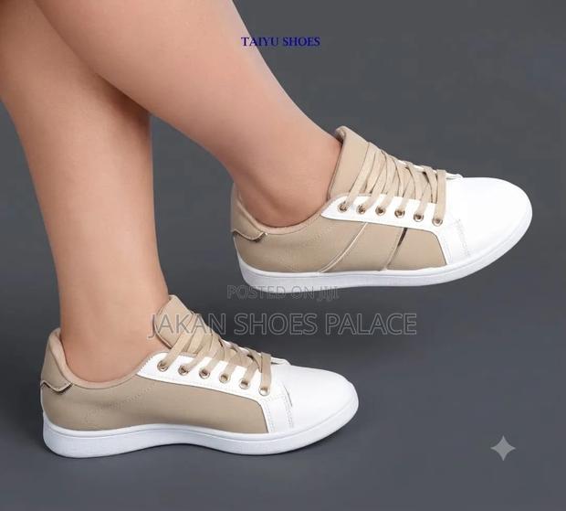 Ladies Sneakers - thumbnail 2