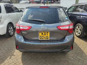 Toyota Vitz 2018 Gray