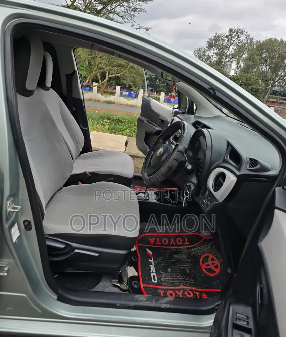 Toyota Vitz 2011 Green