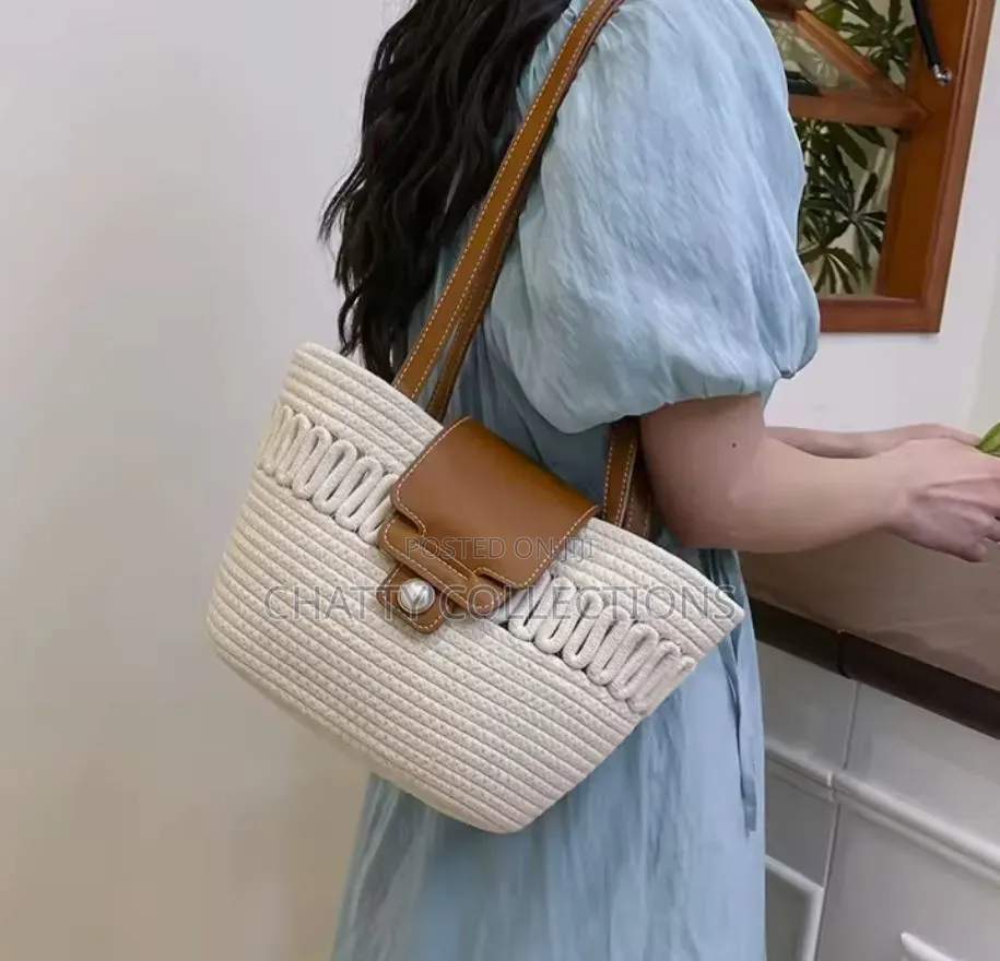 White Wooven Rattan Beach Handbags With Leather Straps Design
