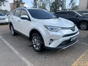 Toyota RAV4 XLE 4dr SUV AWD (2.5L 4cyl 6A) 2015 White
