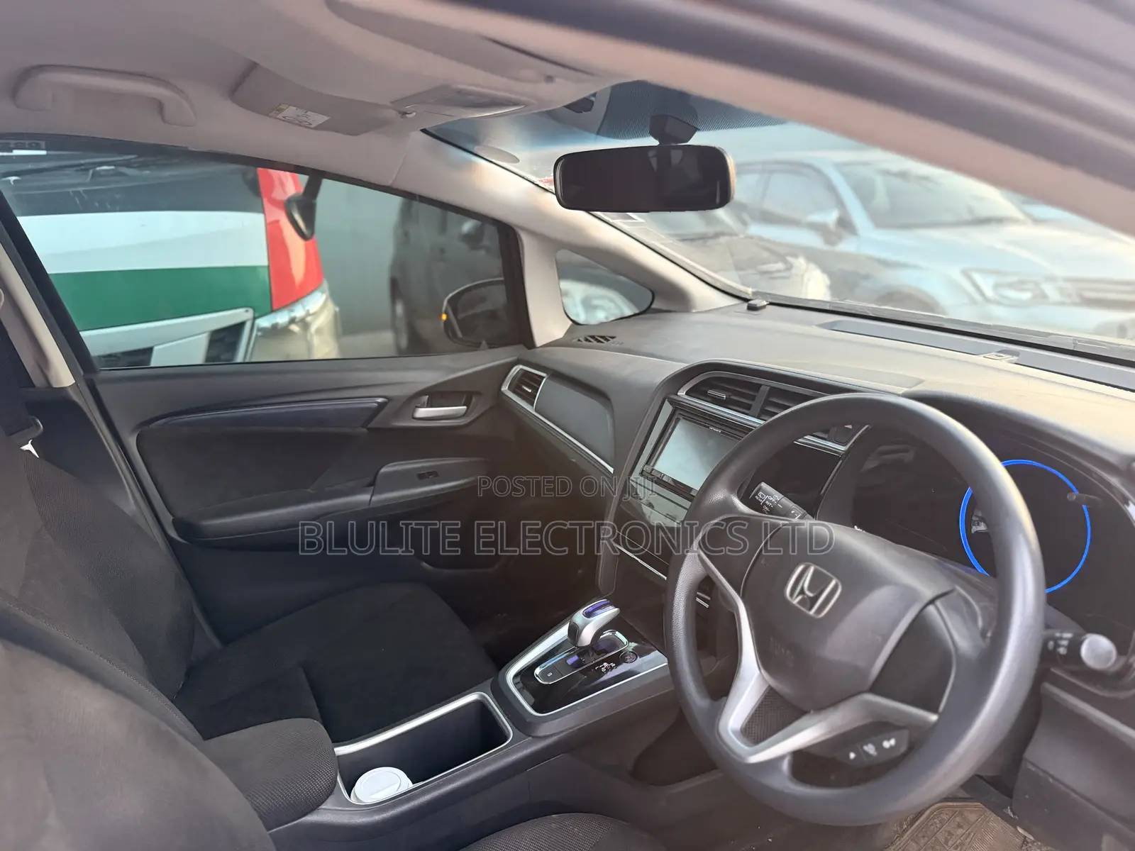 Honda Fit Shuttle 2017 Silver