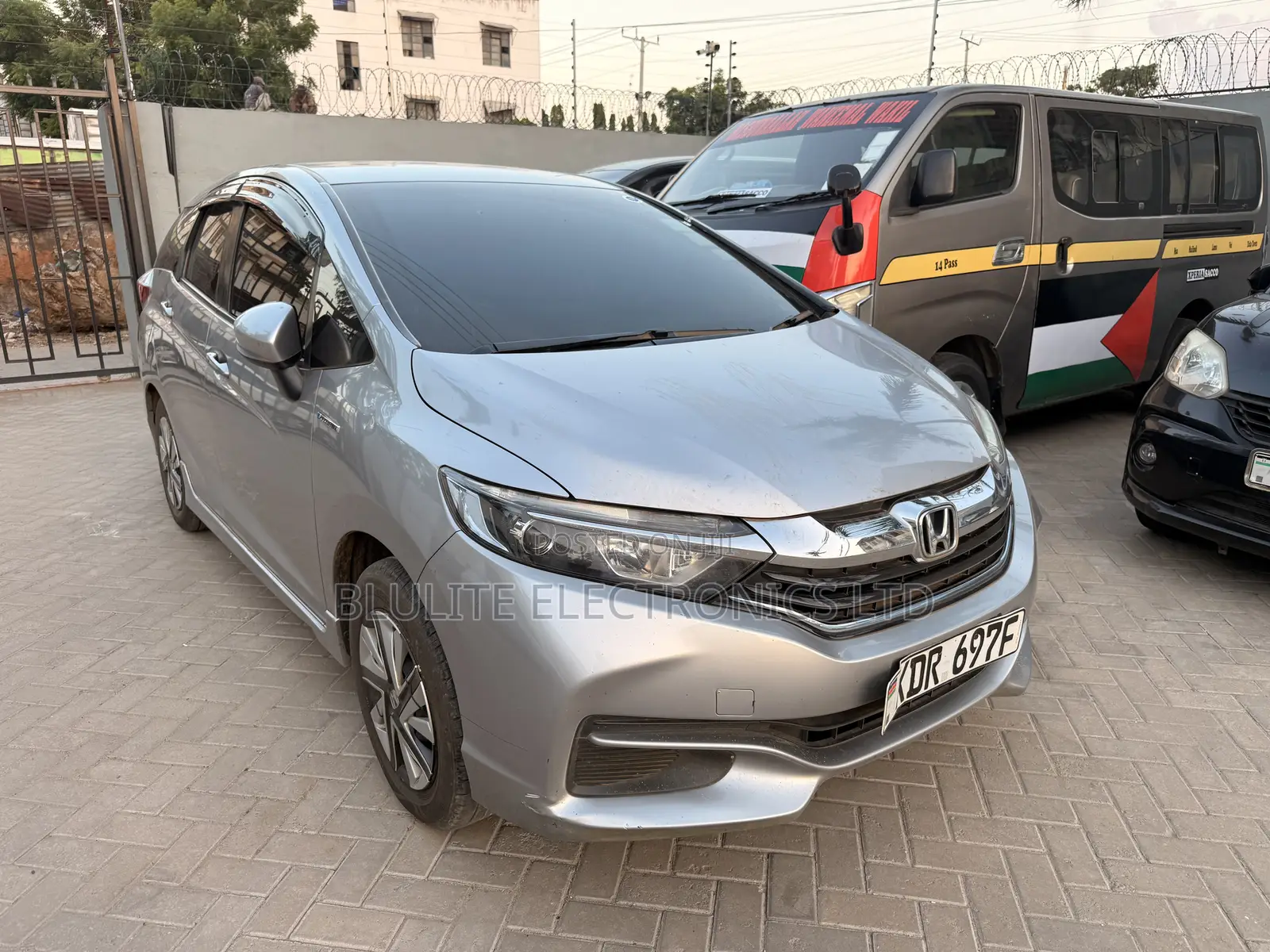 Honda Fit Shuttle 2017 Silver