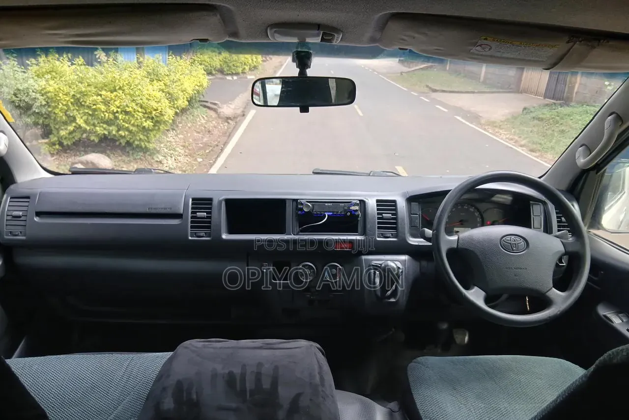 Toyota HiAce 2019 White