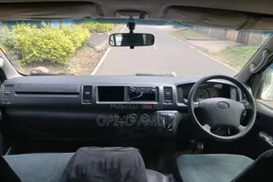 Toyota HiAce 2019 White