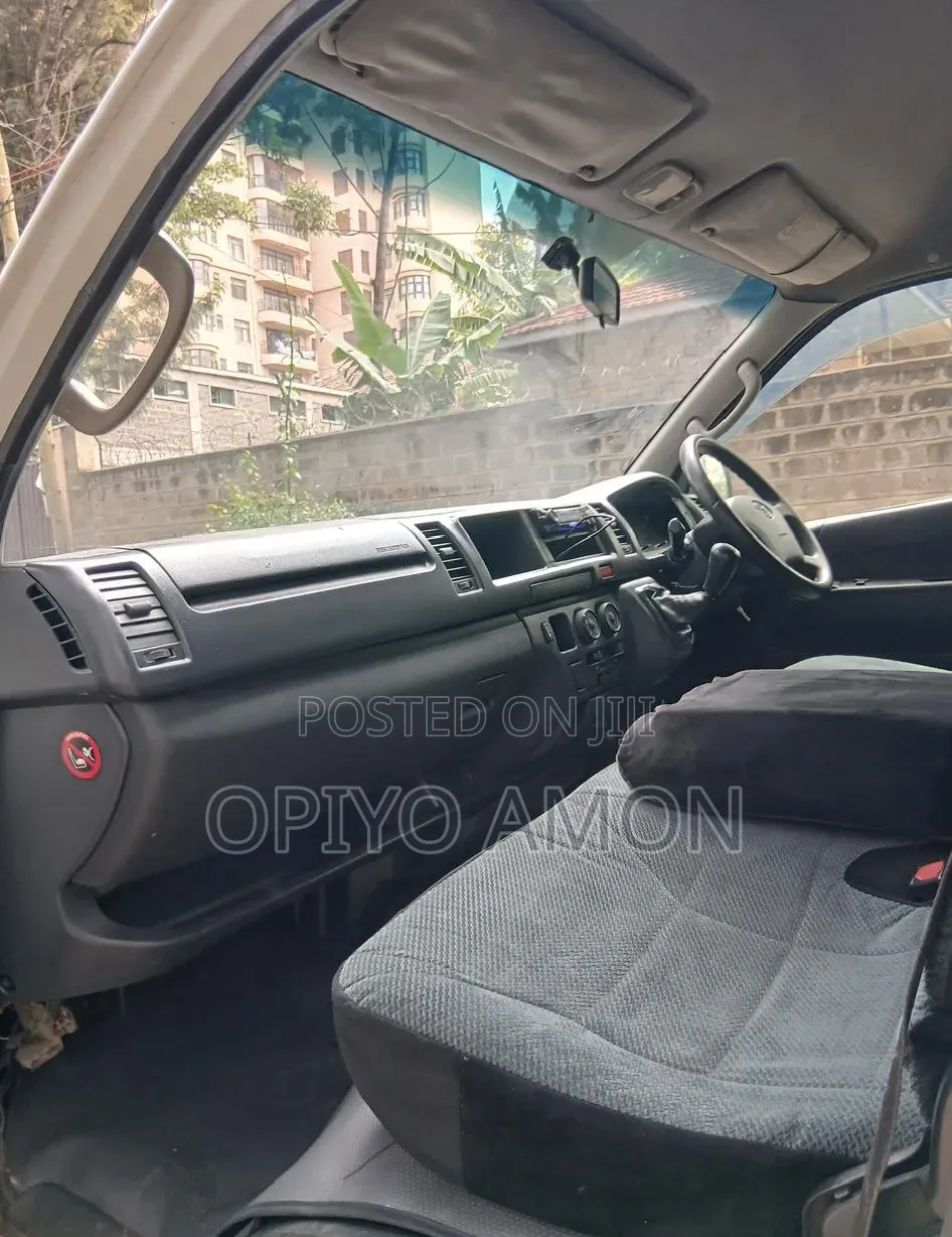 Toyota HiAce 2019 White