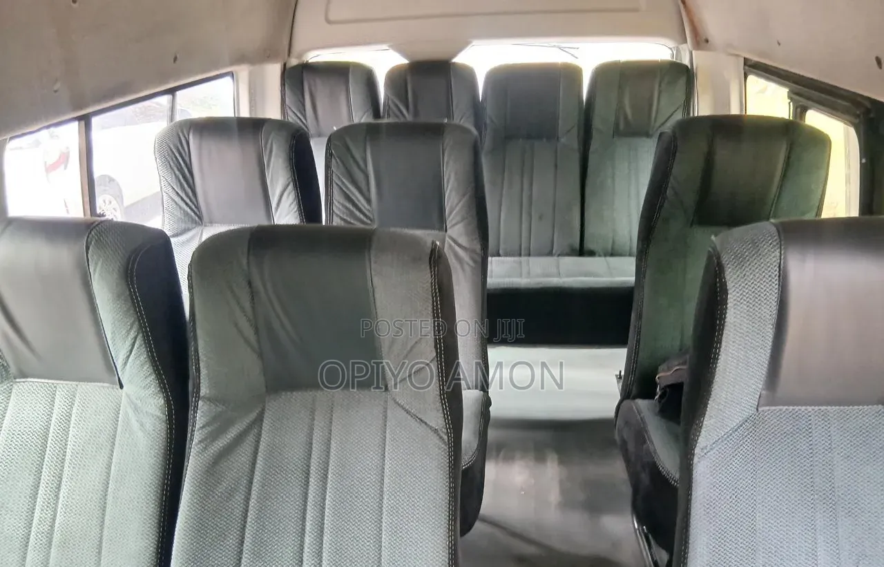 Toyota HiAce 2019 White