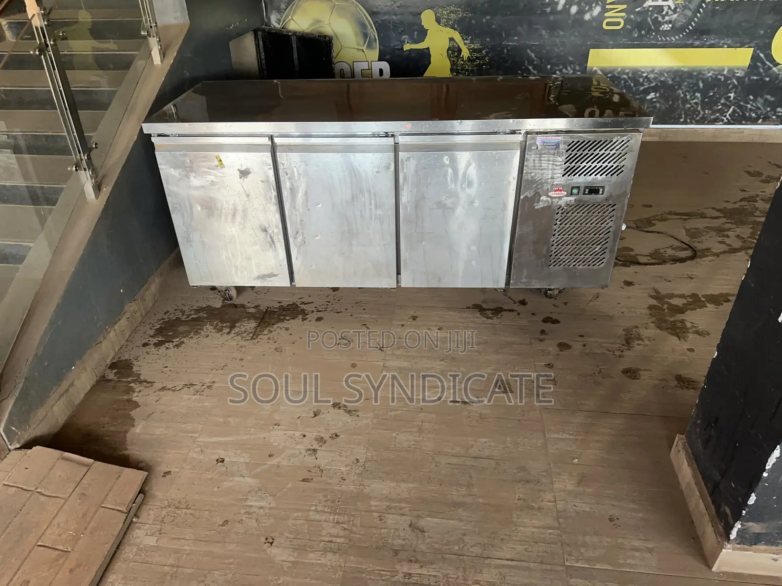 Commercial Stainless Steel Undercounter Freezer Cf/165 – 220–240v