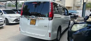 Toyota Noah 2017 White