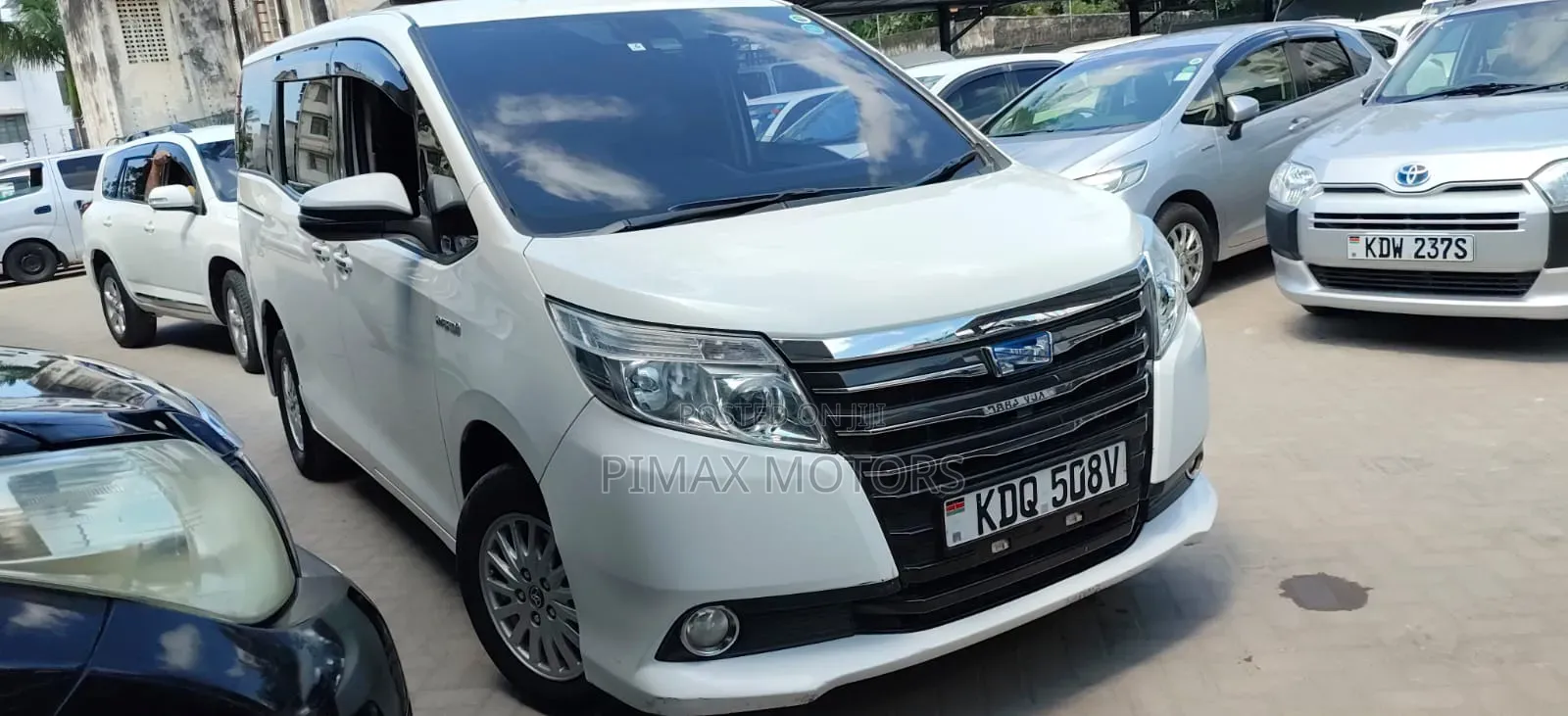 Toyota Noah 2017 White
