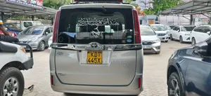 Toyota Noah 2017 Silver