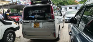 Toyota Noah 2017 Silver