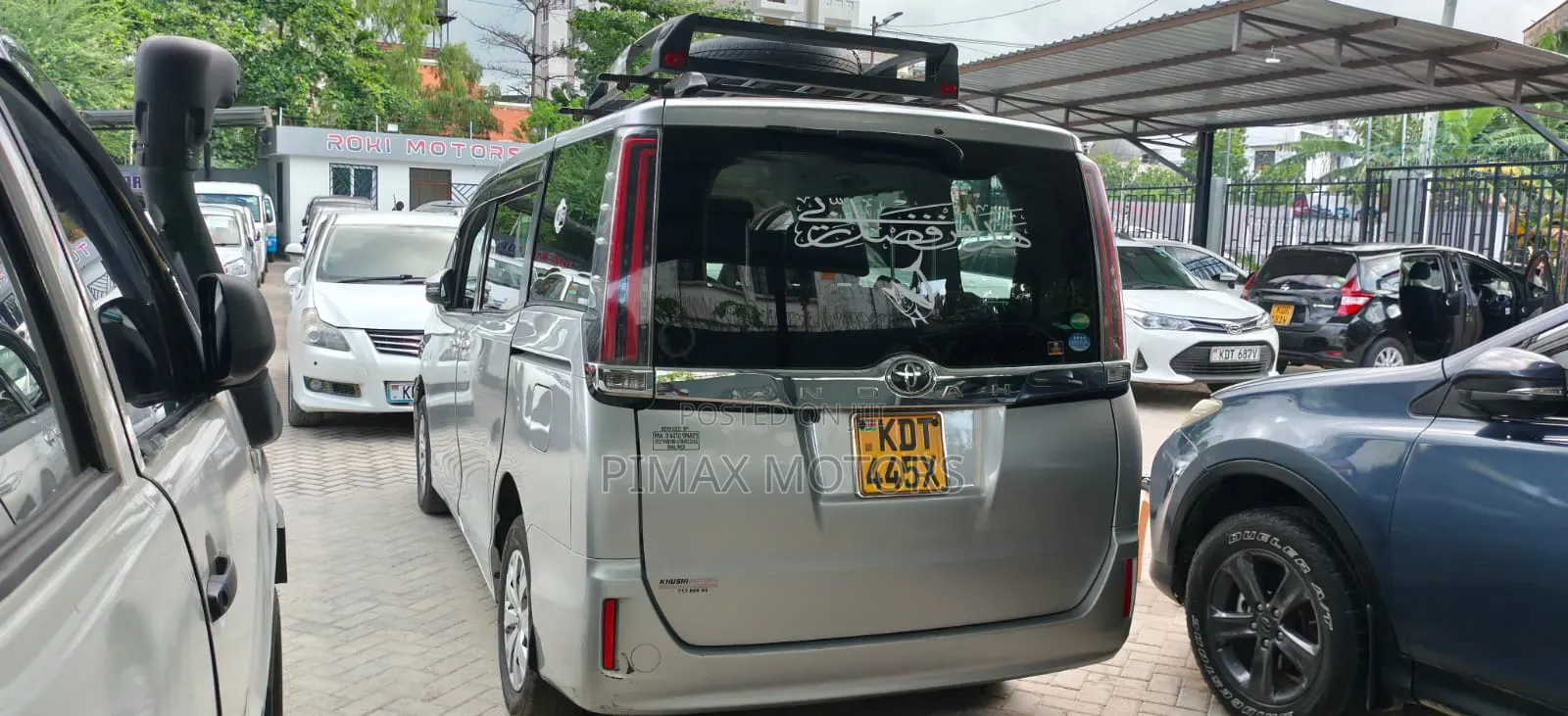 Toyota Noah 2017 Silver