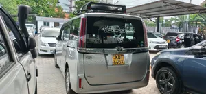 Toyota Noah 2017 Silver