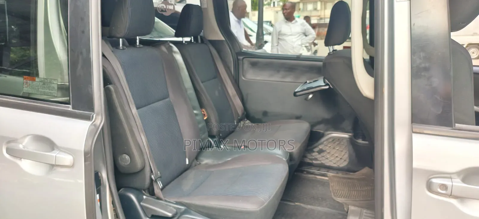 Toyota Noah 2017 Silver