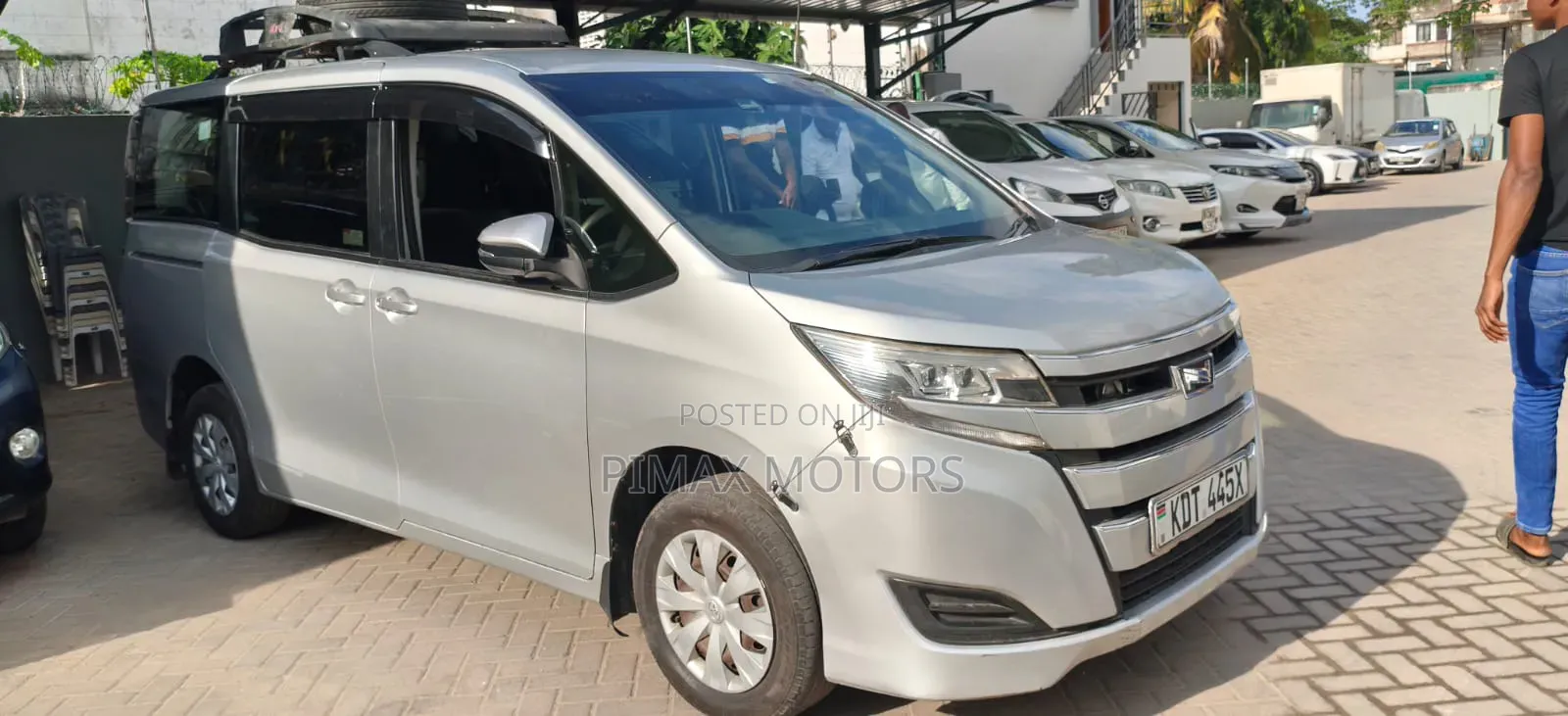 Toyota Noah 2017 Silver