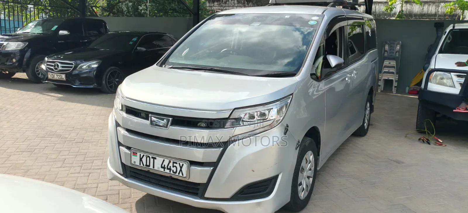 Toyota Noah 2017 Silver