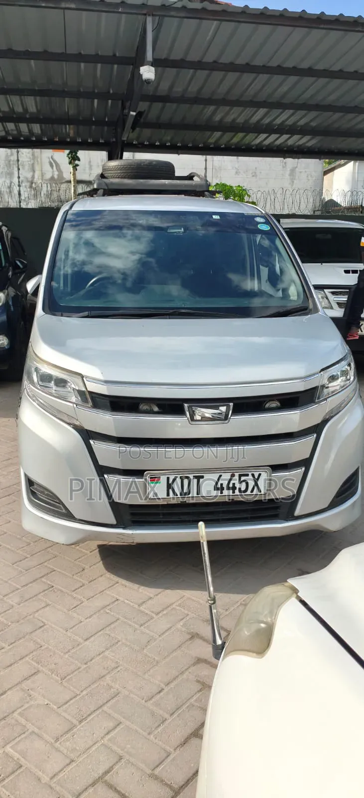 Toyota Noah 2017 Silver