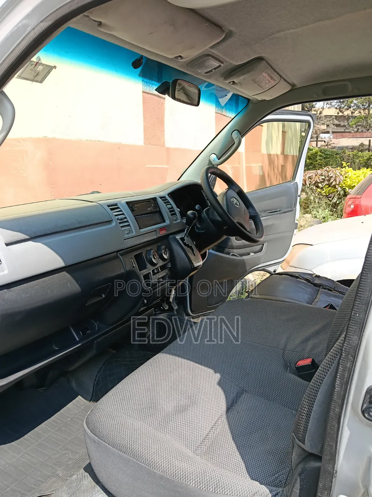 Toyota HiAce 2013 Silver