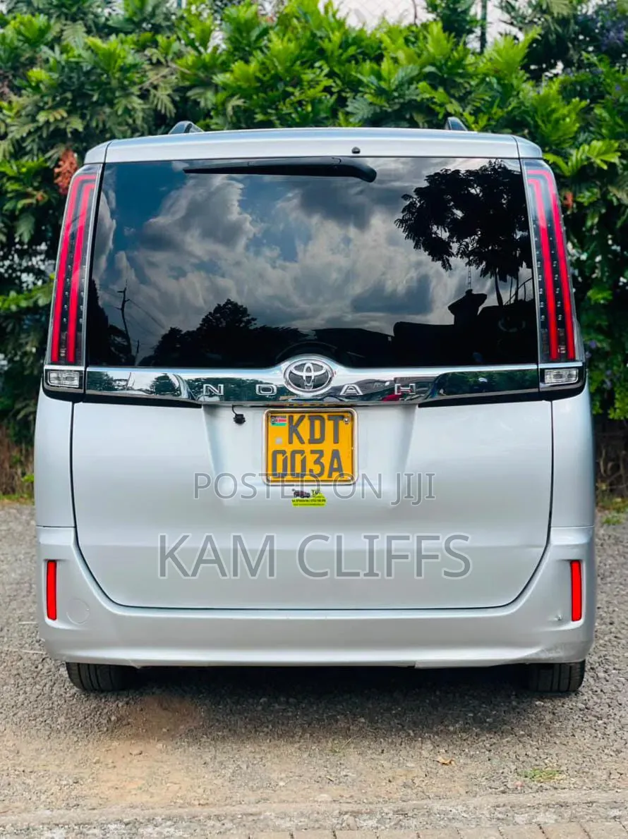 Toyota Noah 2018 Gray