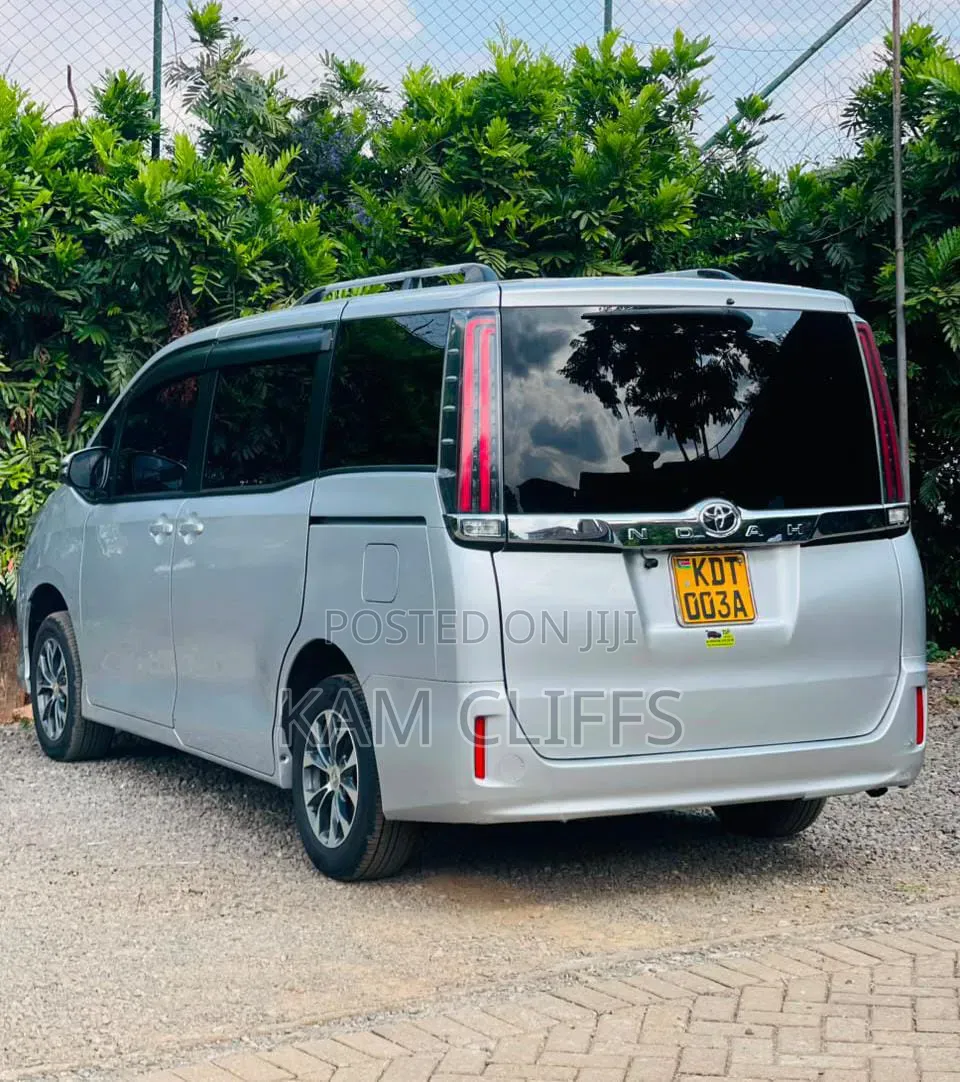 Toyota Noah 2018 Gray